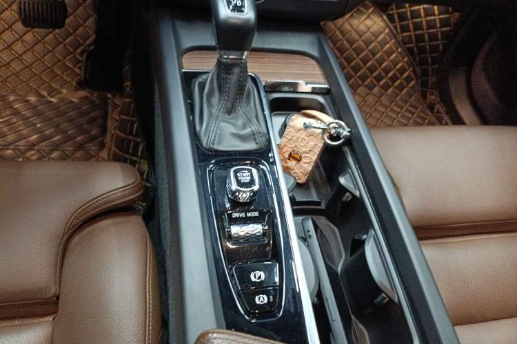 Used Volvo XC60 2021 T5 4x4 Smart Luxury Edition Gear Lever