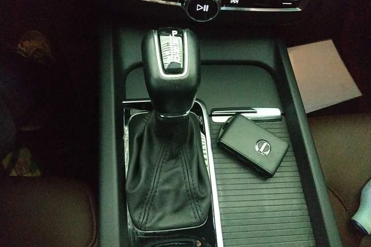 Used Volvo XC60 2021 T5 4x4 Smart Luxury Edition Gear Lever
