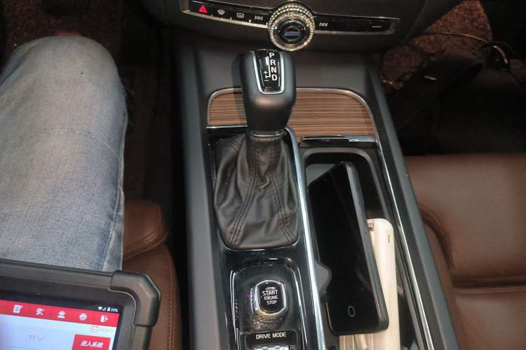 Used Volvo XC60 2021 T5 4x4 Smart Luxury Edition Gear Lever