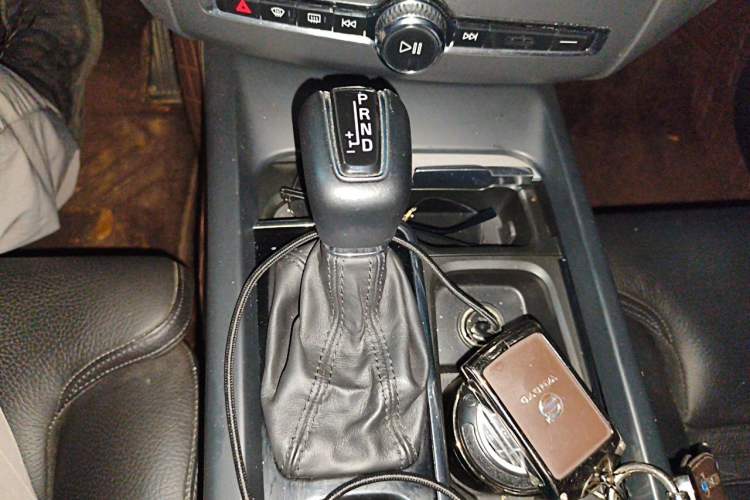 Used Volvo XC60 2021 T5 4x4 Smart Luxury Edition Gear Lever