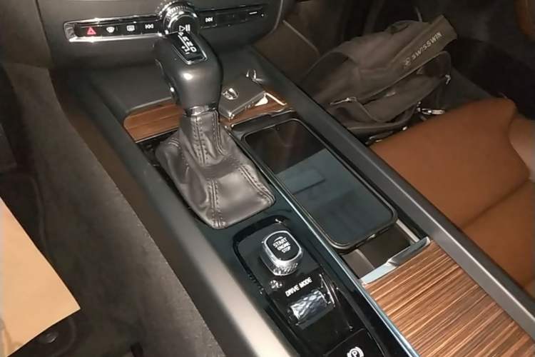 Used Volvo XC60 2021 T5 4x4 Zhiya Luxury Edition Gear Lever