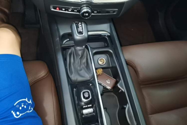 Used Volvo XC60 2021 T5 4x4 Smart Luxury Edition Gear Lever
