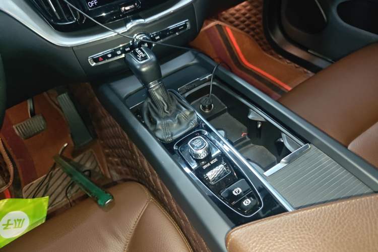 Used Volvo XC60 2021 T5 4x4 Smart Luxury Edition Gear Lever