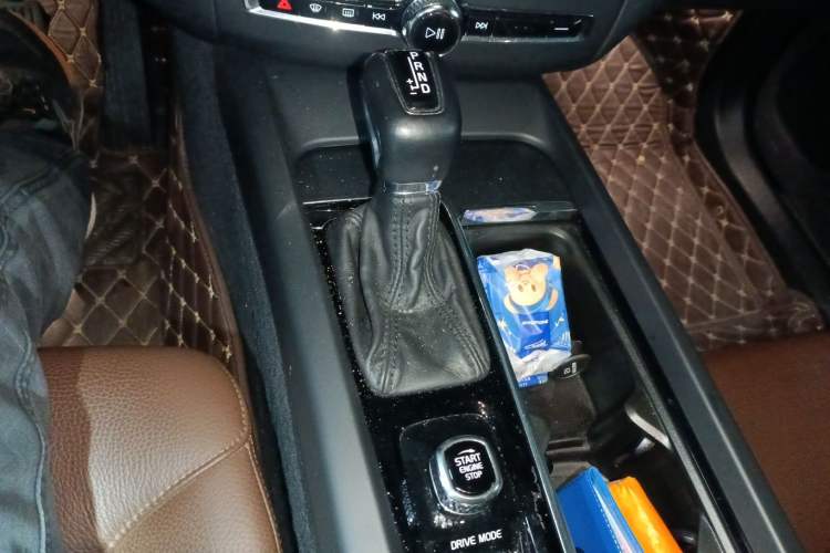 Used Volvo XC60 2021 T5 4x4 Smart Luxury Edition Gear Lever