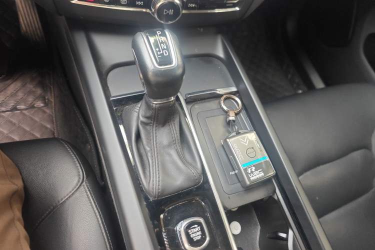 Used Volvo XC60 2021 T5 4x4 Smart Luxury Edition Gear Lever