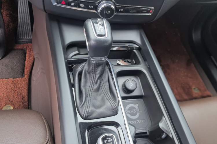 Used Volvo XC60 2021 T5 4x4 Smart Luxury Edition Gear Lever