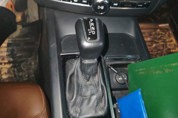 Used Volvo XC60 2021 T5 4x4 Smart Luxury Edition Gear Lever