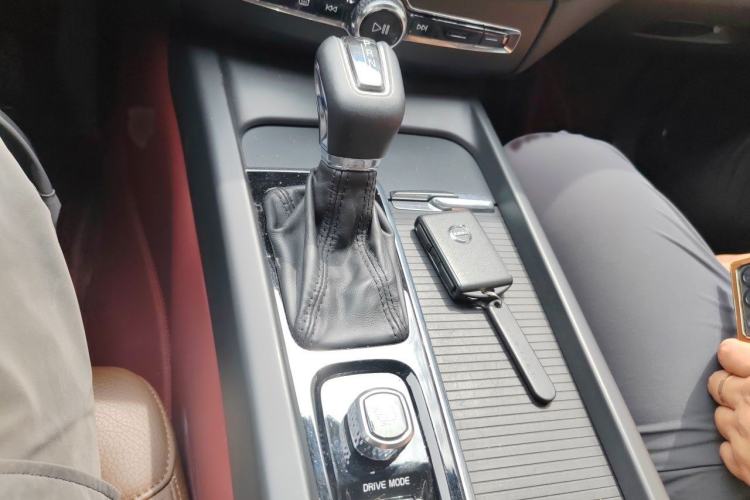 Used Volvo XC60 2021 T5 4x4 Smart Luxury Edition Gear Lever