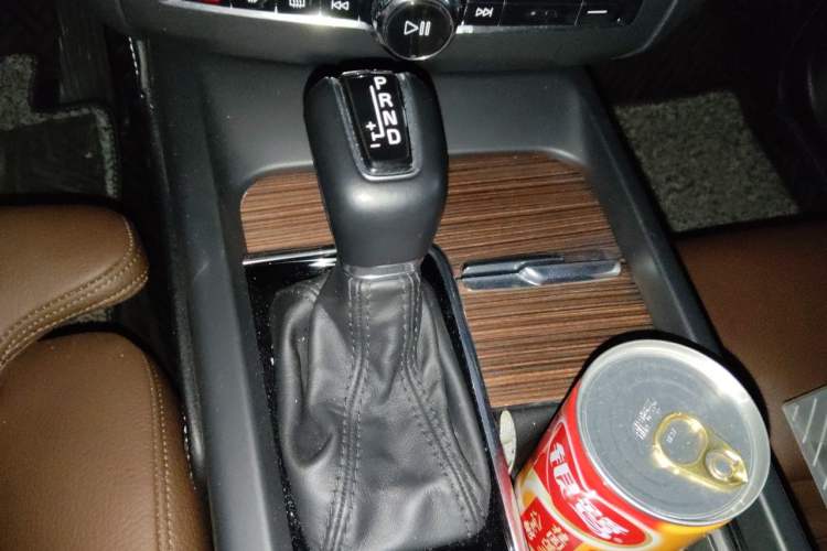 Used Volvo XC60 2021 T5 4x4 Smart Luxury Edition Gear Lever