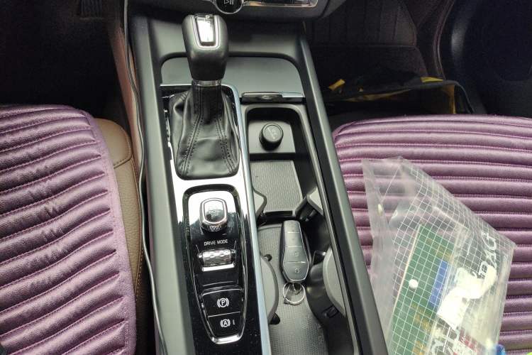 Used Volvo XC60 2021 T5 4x4 Smart Luxury Edition Gear Lever