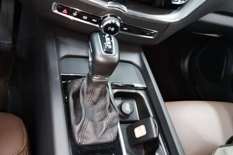 Used Volvo XC60 2021 T5 4x4 Smart Luxury Edition Gear Lever