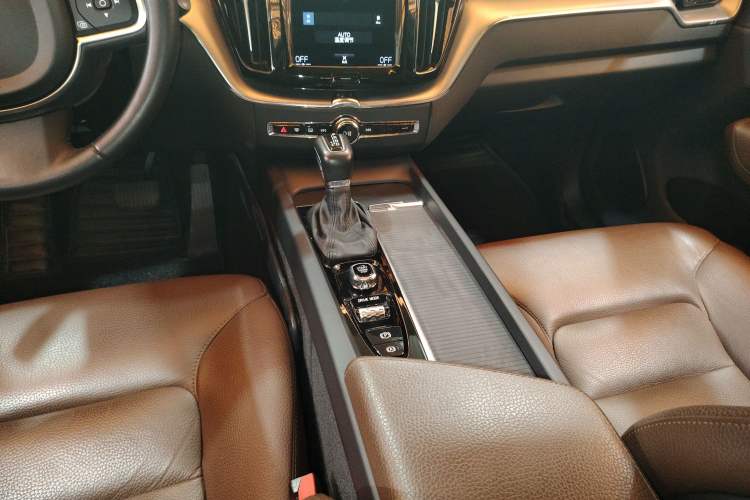 Used Volvo XC60 2021 T5 4x4 Smart Luxury Edition Gear Lever