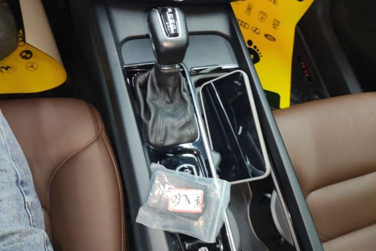 Used Volvo XC60 2021 T5 4x4 Smart Luxury Edition Gear Lever