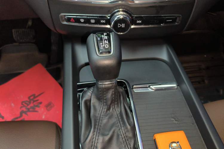 Used Volvo XC60 2021 T5 4x4 Smart Luxury Edition Gear Lever