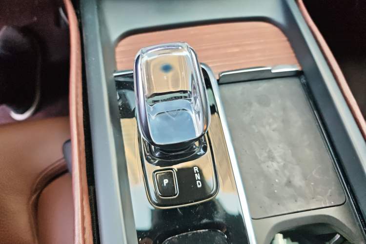 Used Volvo XC60 2021 T5 4x4 Smart Luxury Edition Gear Lever