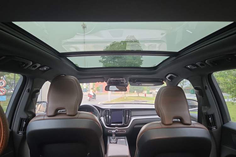 Used Volvo XC60 2021 T5 4x4 Smart Luxury Edition Headliner