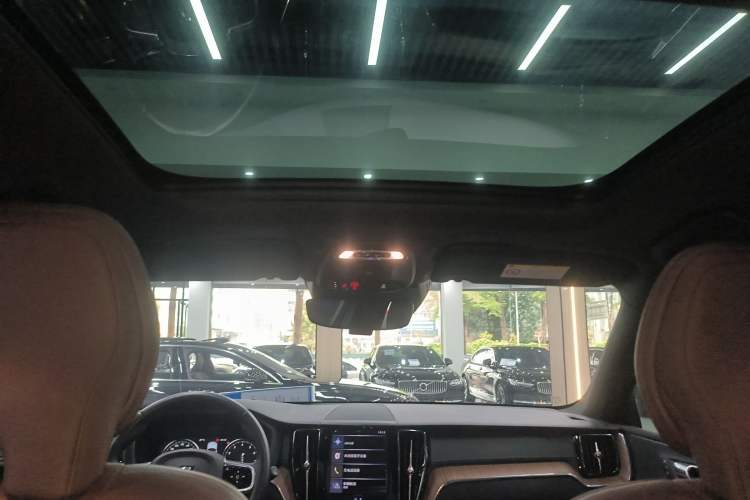 Used Volvo XC60 2021 T5 4x4 Smart Luxury Edition Headliner