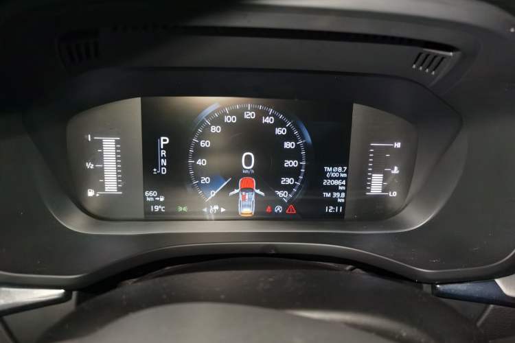 Used Volvo XC60 2021 T5 4x4 Smart Luxury Edition Instrument Cluster