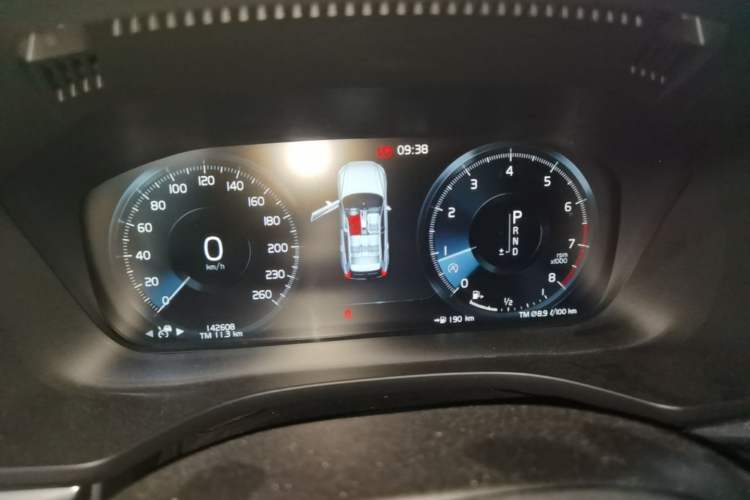 Used Volvo XC60 2021 T5 4x4 Smart Luxury Edition Instrument Cluster