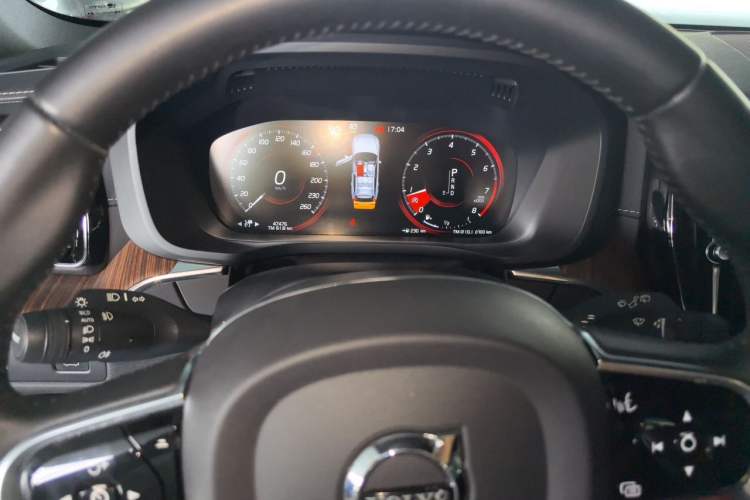 Used Volvo XC60 2021 T5 4x4 Smart Luxury Edition Instrument Cluster