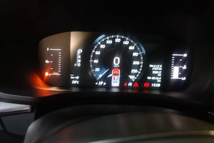 Used Volvo XC60 2021 T5 4x4 Smart Luxury Edition Instrument Cluster