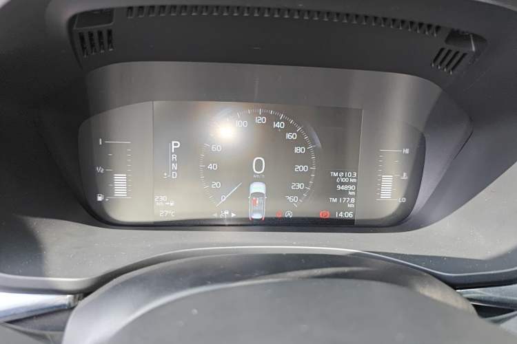 Used Volvo XC60 2021 T5 4x4 Smart Luxury Edition Instrument Cluster