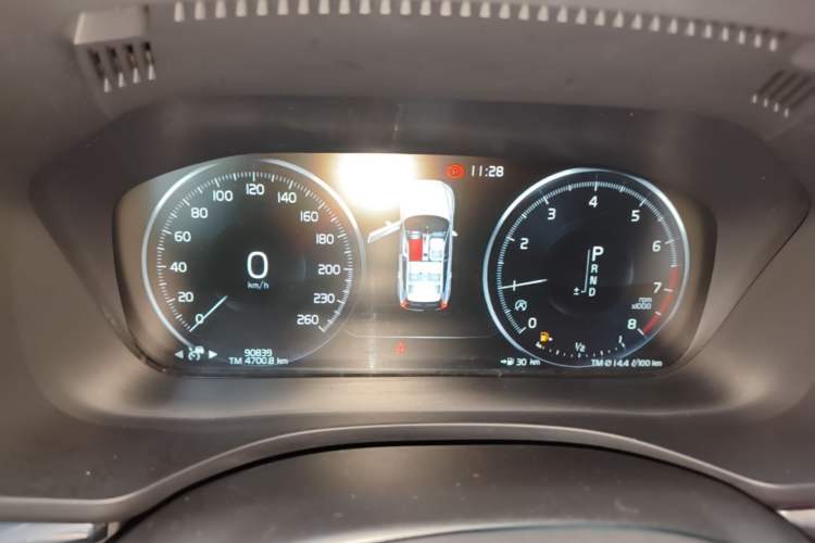 Used Volvo XC60 2021 T5 4x4 Smart Luxury Edition Instrument Cluster