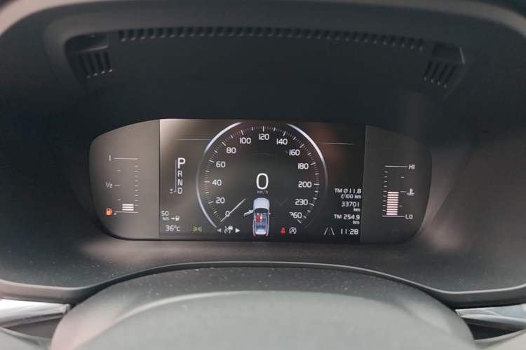Used Volvo XC60 2021 T5 4x4 Smart Luxury Edition Instrument Cluster