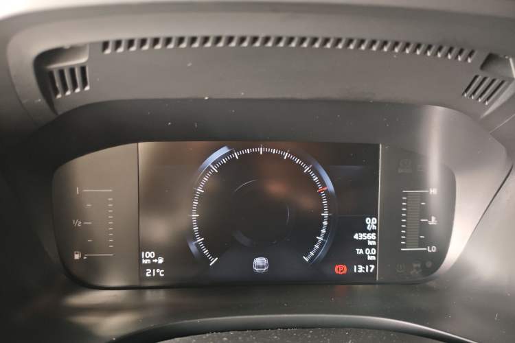 Used Volvo XC60 2021 T5 4x4 Smart Luxury Edition Instrument Cluster