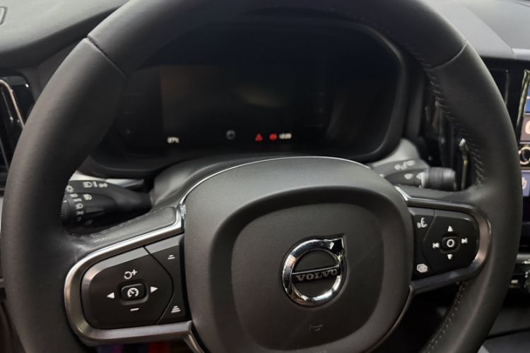 Used Volvo XC60 2021 T5 4x4 Smart Luxury Edition Instrument Cluster