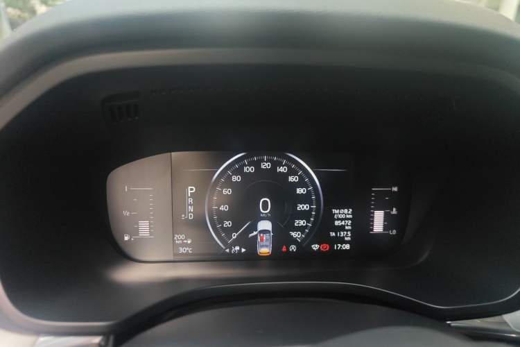 Used Volvo XC60 2021 T5 4x4 Smart Luxury Edition Instrument Cluster