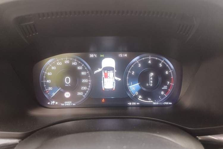 Used Volvo XC60 2021 T5 4x4 Smart Luxury Edition Instrument Cluster