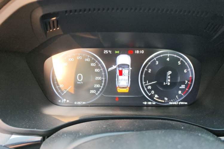 Used Volvo XC60 2021 T5 4x4 Smart Luxury Edition Instrument Cluster