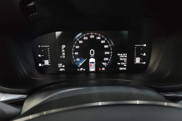 Used Volvo XC60 2021 T5 4x4 Smart Luxury Edition Instrument Cluster
