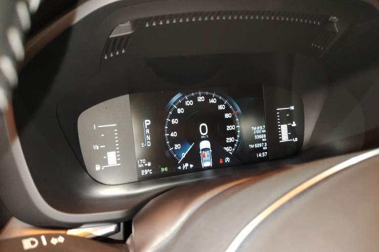 Used Volvo XC60 2021 T5 4x4 Smart Luxury Edition Instrument Cluster