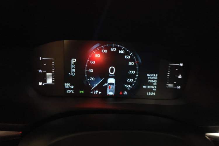 Used Volvo XC60 2021 T5 4x4 Smart Luxury Edition Instrument Cluster
