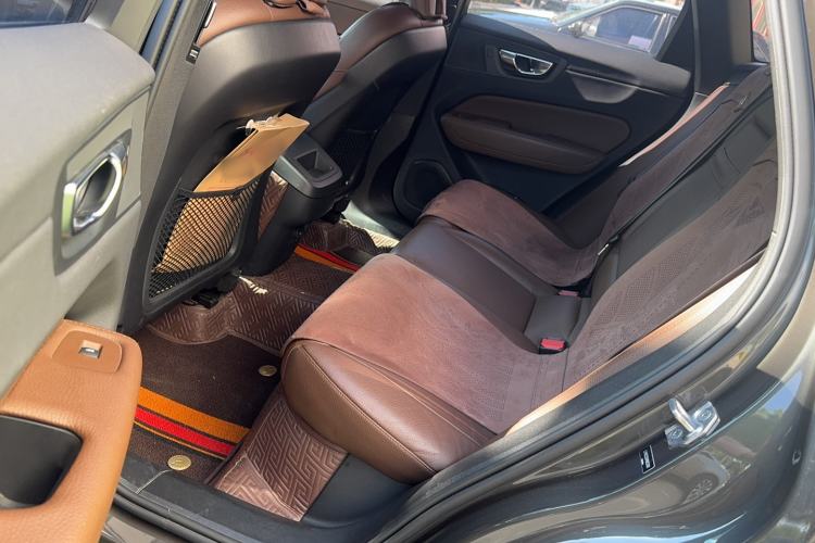 Used Volvo XC60 2021 T5 4x4 Smart Luxury Edition Interior 2
