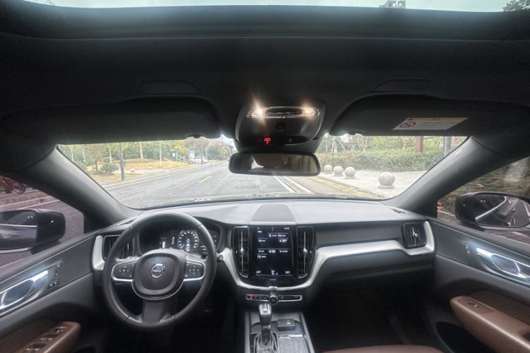 Used Volvo XC60 2021 T5 4x4 Smart Luxury Edition Interior 2