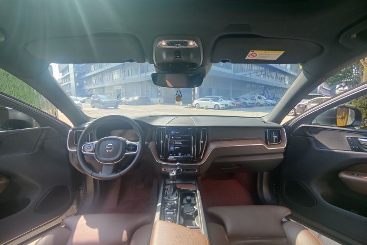 Used Volvo XC60 2021 T5 4x4 Smart Luxury Edition Interior 2