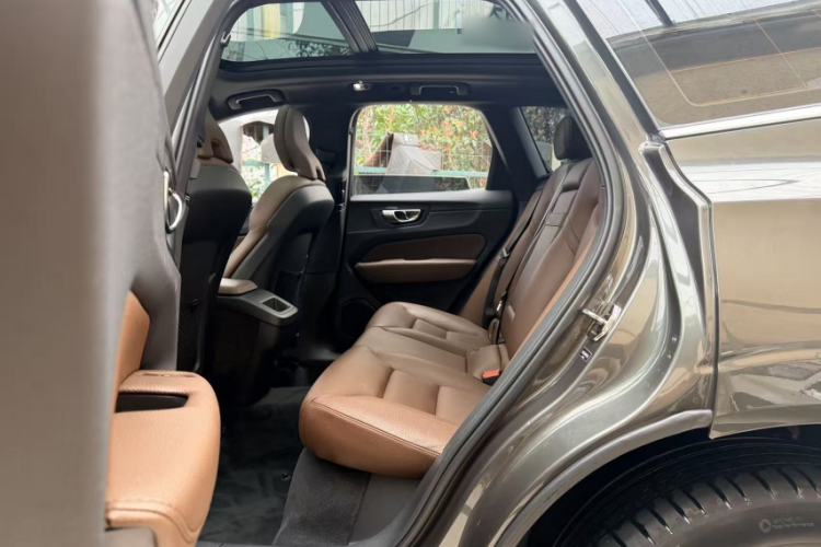 Used Volvo XC60 2021 T5 4x4 Smart Luxury Edition Interior 2