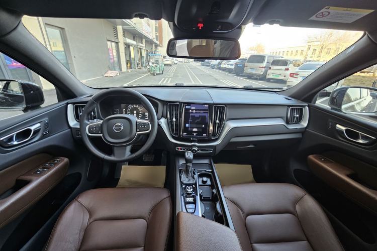 Used Volvo XC60 2021 T5 4x4 Smart Luxury Edition Interior 2