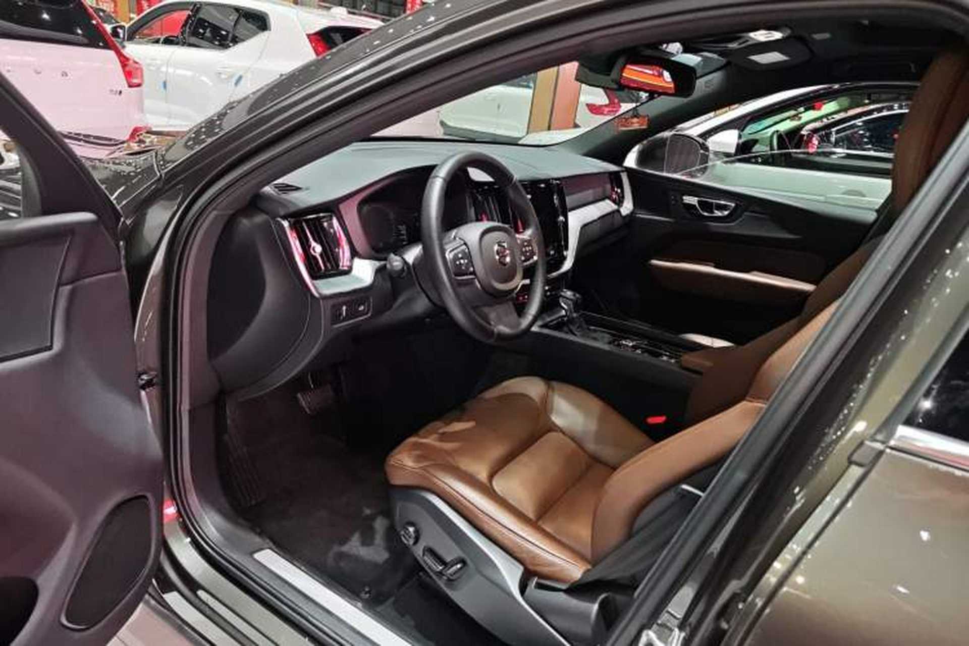 Used Volvo XC60 2021 T5 4x4 Smart Luxury Edition Interior 2