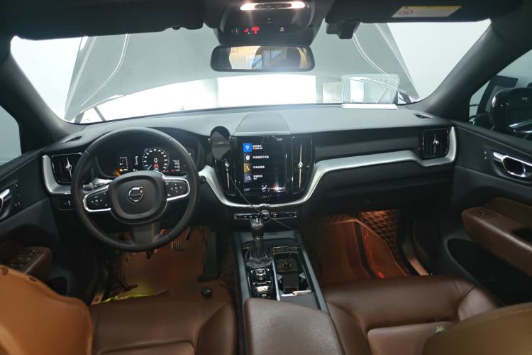 Used Volvo XC60 2021 T5 4x4 Smart Luxury Edition Interior 2