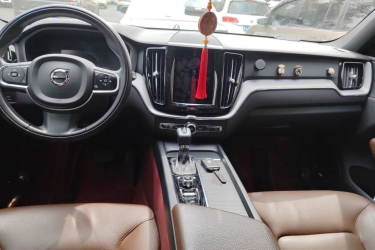 Used Volvo XC60 2021 T5 4x4 Smart Luxury Edition Interior 2