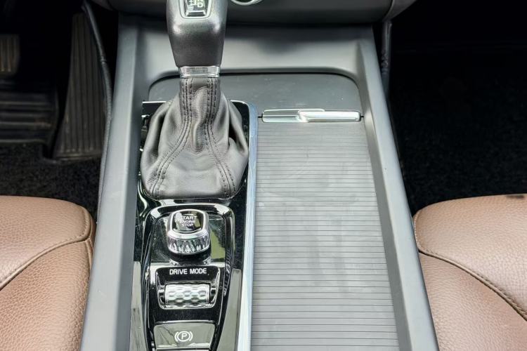 Used Volvo XC60 2021 T5 4x4 Smart Luxury Edition Interior 2