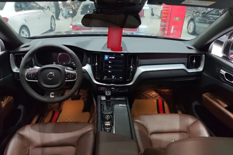 Used Volvo XC60 2021 T5 4x4 Smart Luxury Edition Interior 3