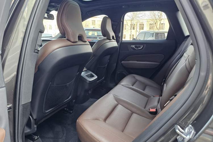 Used Volvo XC60 2021 T5 4x4 Smart Luxury Edition Interior 3