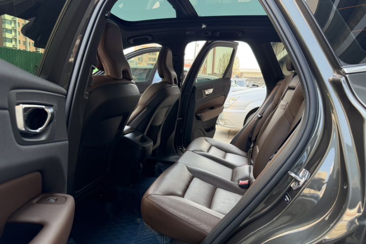 Used Volvo XC60 2021 T5 4x4 Smart Luxury Edition Interior 3