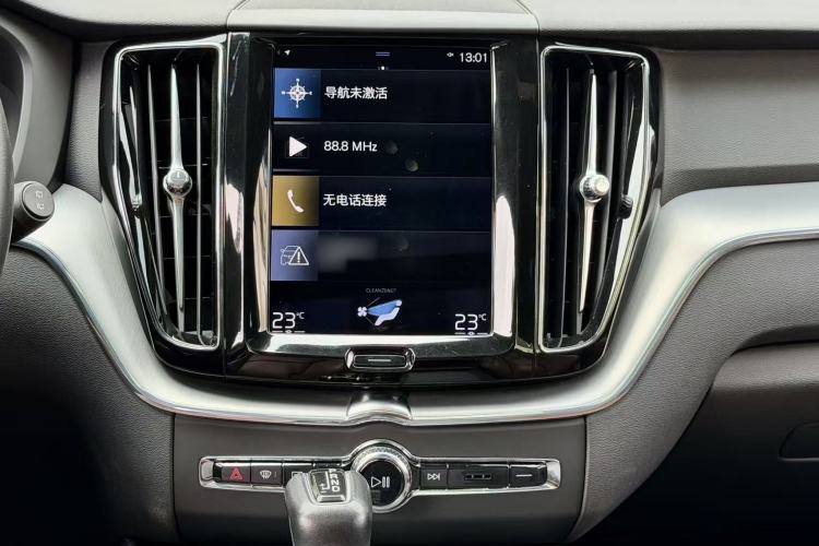 Used Volvo XC60 2021 T5 4x4 Smart Luxury Edition Interior 3