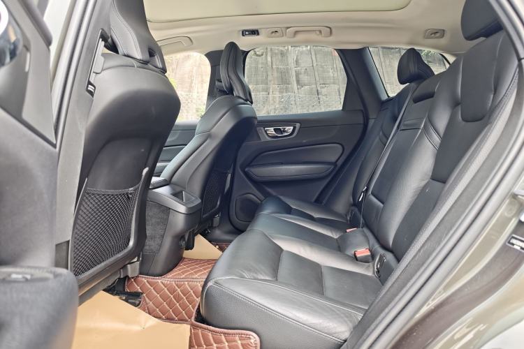 Used Volvo XC60 2021 T5 4x4 Smart Luxury Edition Interior 4